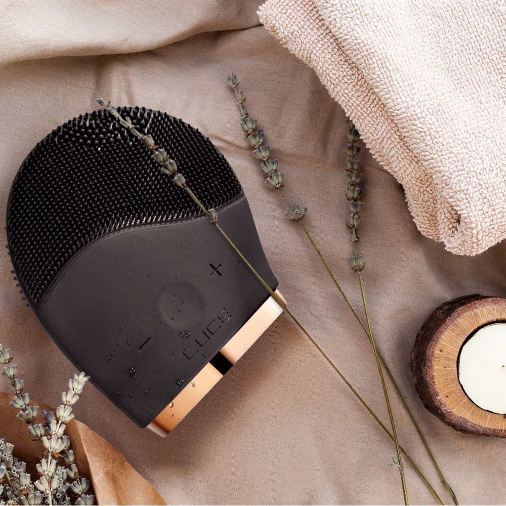 Luce Beauty LUCE180 Facial Cleansing and Anti-Aging Device